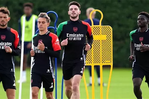 بعد السقوط من الصدارة.. تقارير: أرتيتا يفاجئ لاعبي أرسنال بقرارات غير معتادة في التدريبات